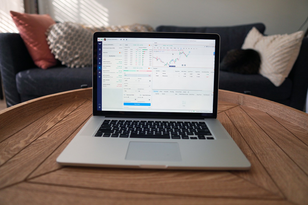 Computer Stock Trading Finance  - MayoFi / Pixabay